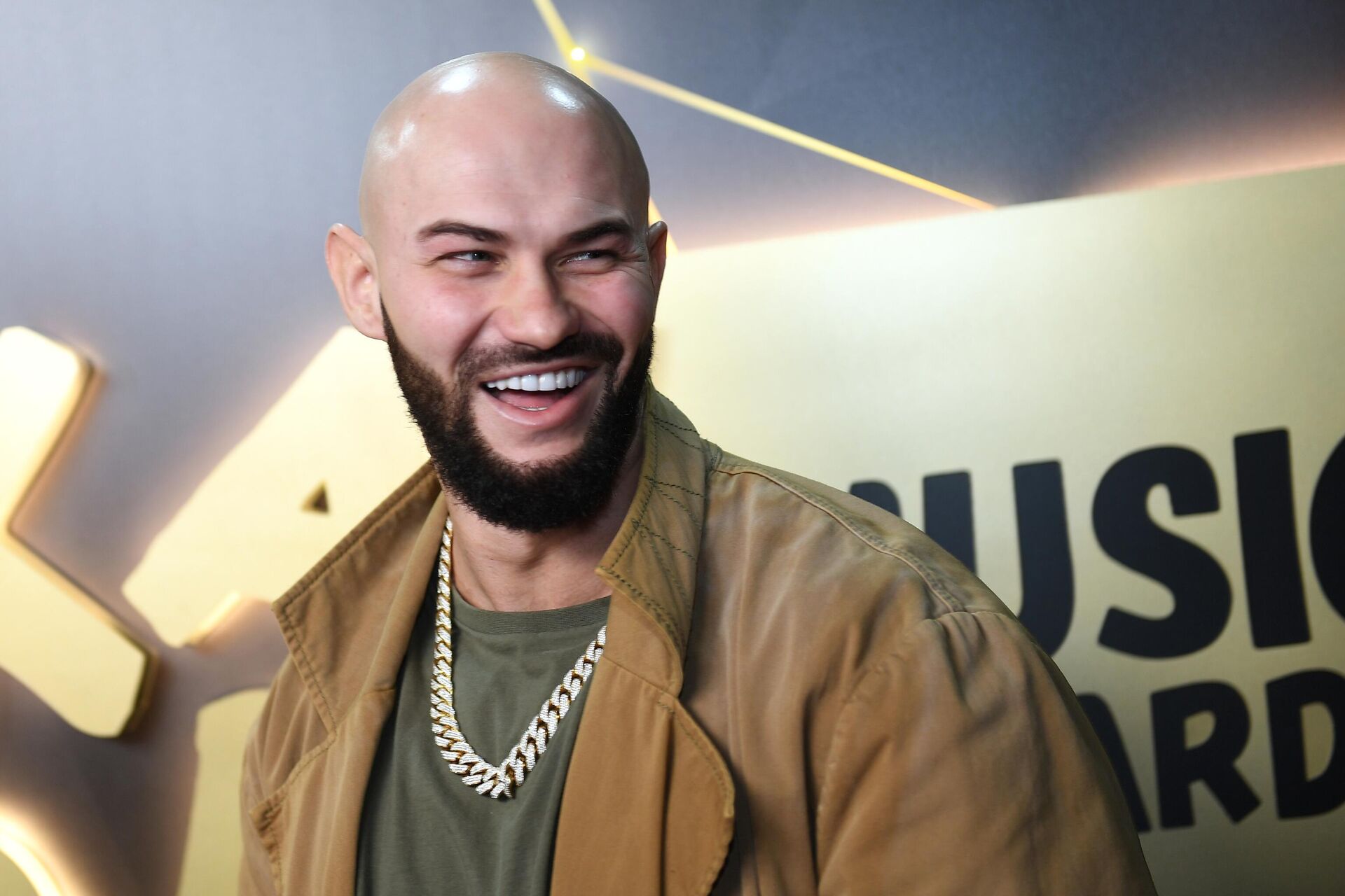 Рэпер Джиган (Денис Устименко-Вайнштейн) на pre-party музыкальной премии ЖАРА Music Awards в новом ресторане LESNOY Рэпер Джиган (Денис Устименко-Вайнштейн) на pre-party музыкальной премии ЖАРА Music Awards в новом ресторане LESNOY - РИА Новости, 1920, 28.10.2025