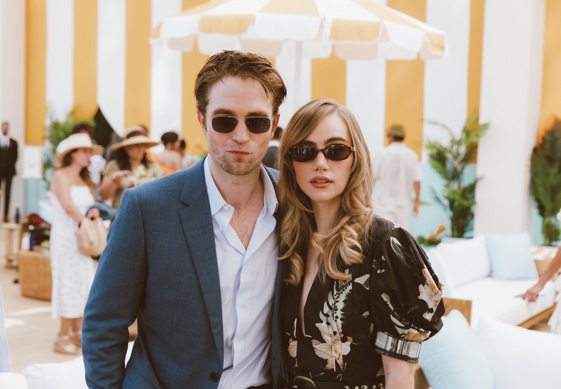 Роберт Паттинсон и Сьюки Уотерхаус Роберт Паттинсон и Сьюки Уотерхаус - РИА Новости, 1920, 28.10.2025