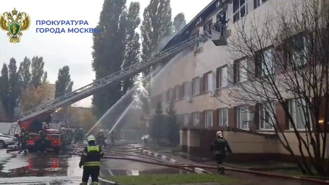 Кадры с места пожара на юго-востоке Москвы