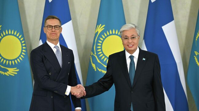 Президент Казахстана Касым-Жомарт Токаев и президент Финляндии Александер Стубб во время встречи Президент Казахстана Касым-Жомарт Токаев и президент Финляндии Александер Стубб во время встречи