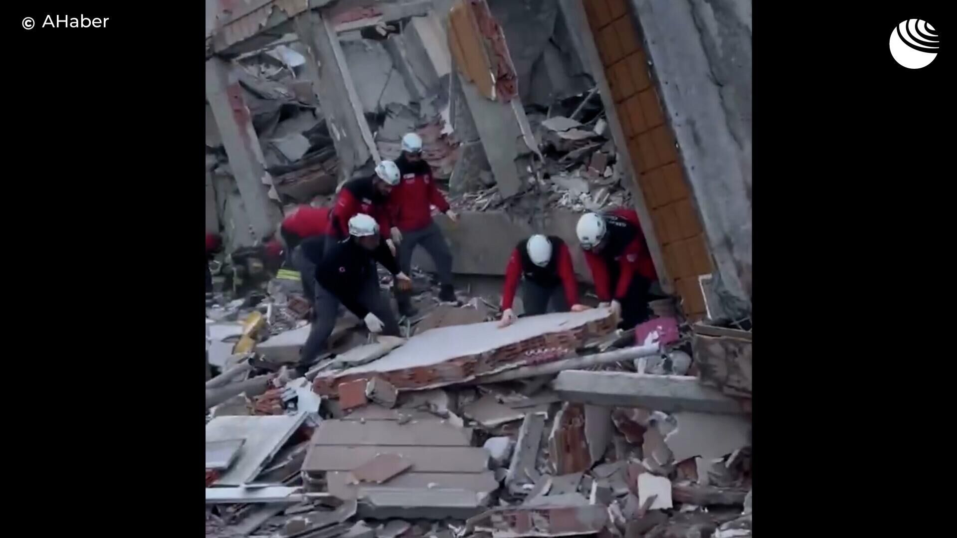 Обрушение многоэтажного дома в Стамбуле - РИА Новости, 1920, 29.10.2025