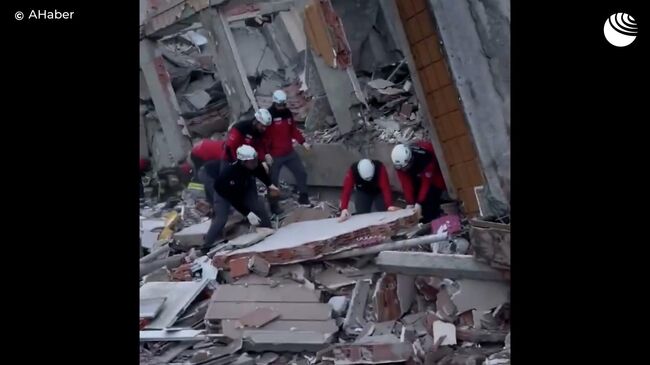 Обрушение многоэтажного дома в Стамбуле