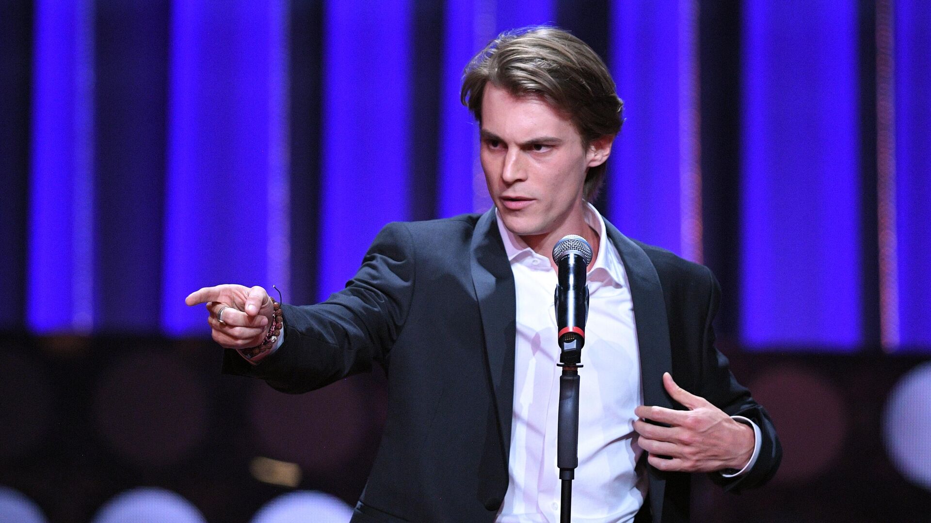 Актер Иван Янковский, победивший в номинации Лучшая мужская роль второго плана за фильм Текст, на церемонии вручения национальной премии в области кинематографии и телевидения за 2019 год Золотой Орел Актер Иван Янковский, победивший в номинации Лучшая мужская роль второго плана за фильм Текст, на церемонии вручения национальной премии в области кинематографии и телевидения за 2019 год Золотой Орел - РИА Новости, 1920, 30.10.2025