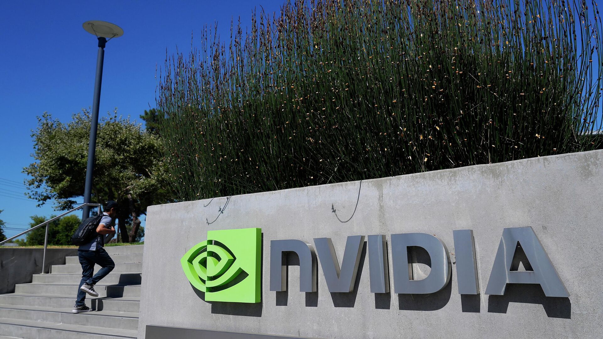 Штаб-квартира компании Nvidia в Санта-Кларе, Калифорния, США - РИА Новости, 1920, 22.12.2025