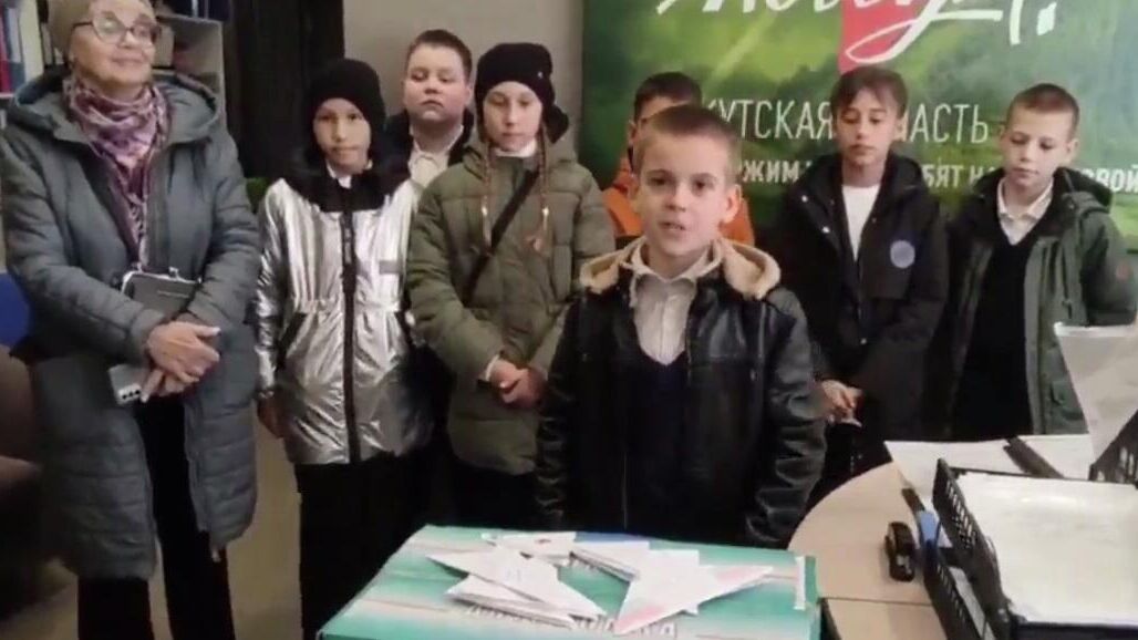 Четвероклассники из Иркутска на заработанные деньги купили обогреватель для бойцов СВО. Кадр видео Четвероклассники из Иркутска на заработанные деньги купили обогреватель для бойцов СВО. Кадр видео - РИА Новости, 1920, 29.10.2025