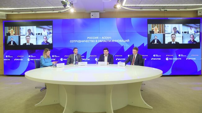 Участники международного экспертного круглого стола Россия — АСЕАН: сотрудничество в области инноваций