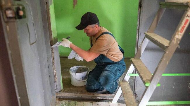 В Реутове обновляют подъезды