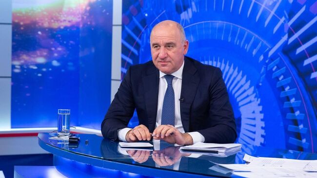 Глава Карачаево-Черкесии Рашид Темрезов во время прямой линии Глава Карачаево-Черкесии Рашид Темрезов во время прямой линии