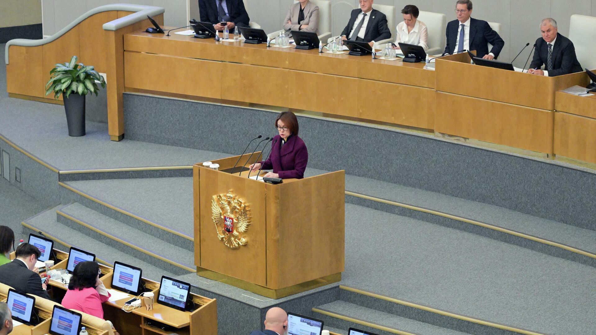 Председатель ЦБ РФ Эльвира Набиуллина выступает на пленарном заседании Госдумы - РИА Новости, 1920, 30.10.2025