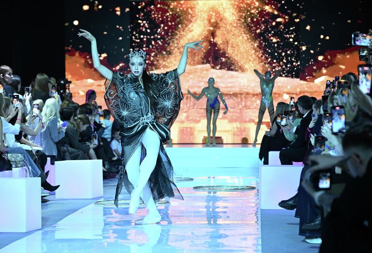 Показ коллекций современных спортивных дизайнеров на Неделе высокой моды в спорте Эллада 3.0: Арена Трендов в Музее Москвы Показ коллекций современных спортивных дизайнеров на Неделе высокой моды в спорте Эллада 3.0: Арена Трендов в Музее Москвы