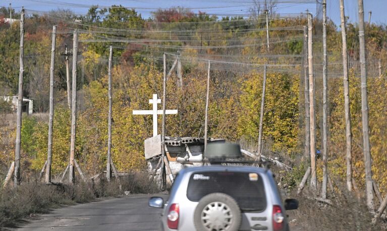 Дорога с антидроновыми сетями в зоне специальной военной операции Дорога с антидроновыми сетями в зоне специальной военной операции