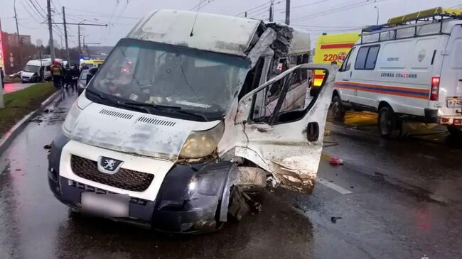 Последствия ДТП с участием маршрутных такси и трамвая в Туле