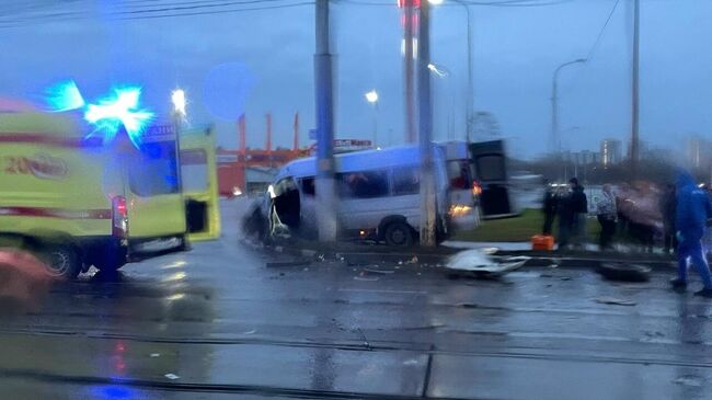 На месте ДТП с участием маршрутных такси и трамвая в Туле