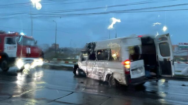 На месте ДТП с участием маршрутных такси и трамвая в Туле