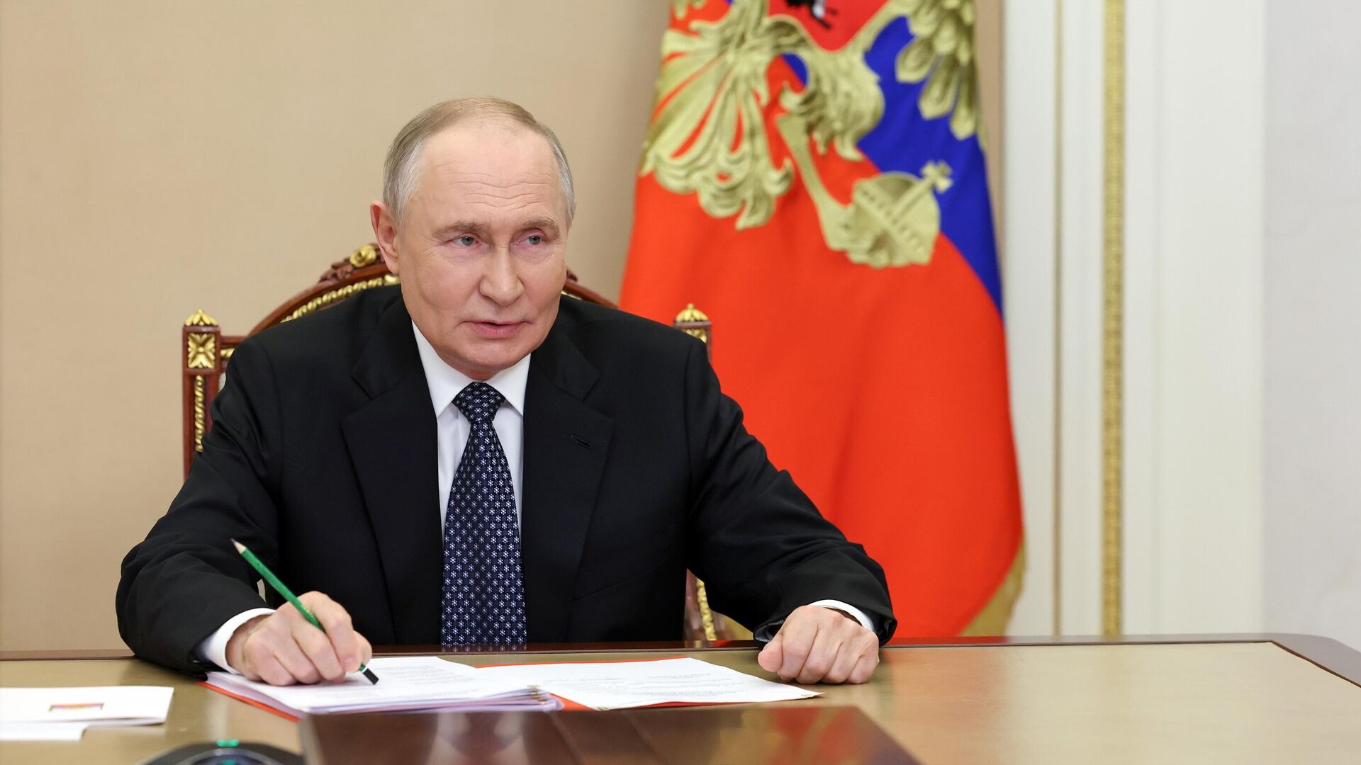 Путин обсудил с постоянными членами Совбеза работу ОПК Путин обсудил с постоянными членами Совбеза работу ОПК