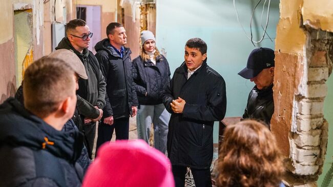 Председатель Совета депутатов Химок Сергей Малиновский и муниципальный депутат Руслан Шаипов проверили строительство детского сада Петушок в Сходне