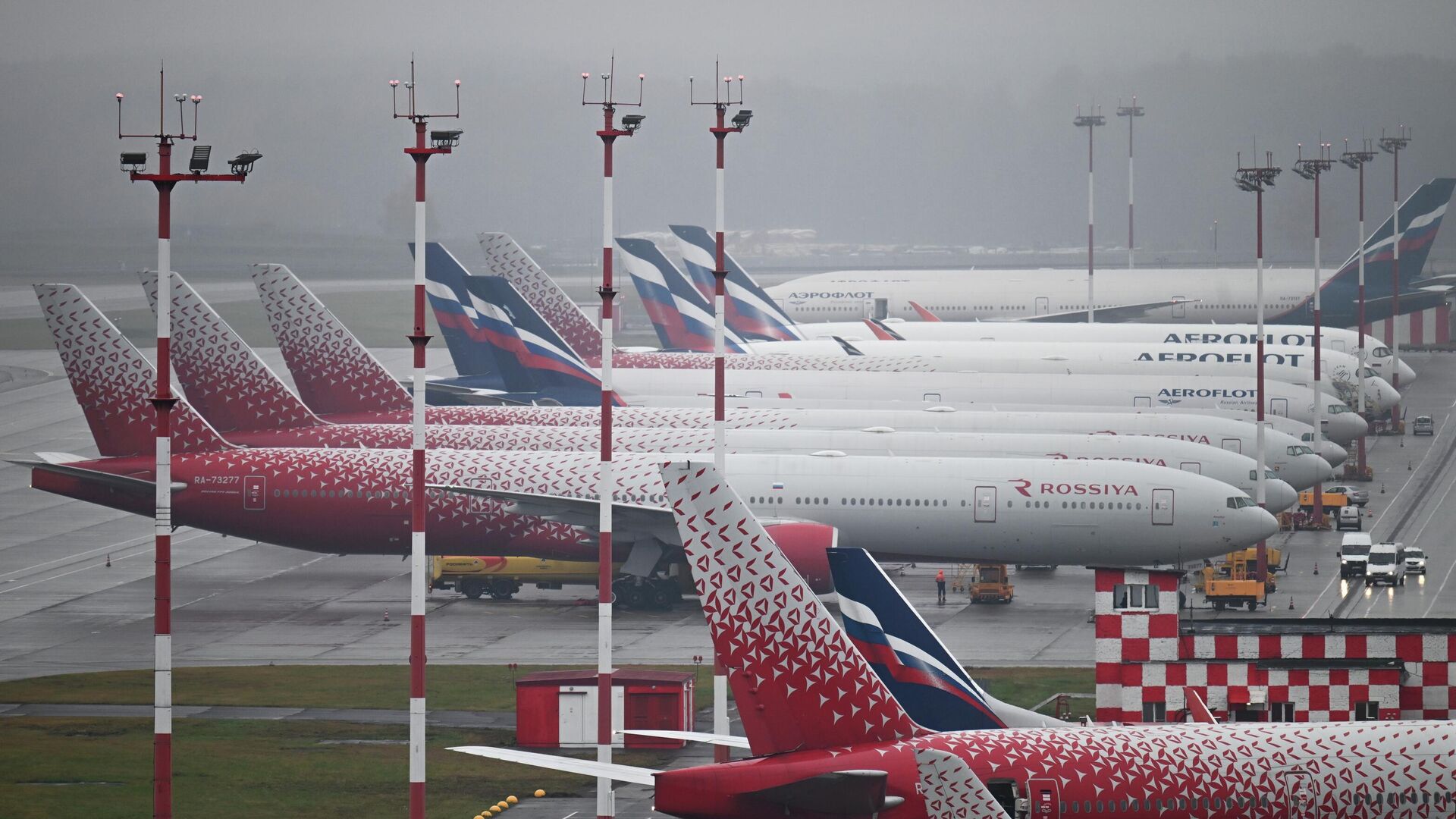 Самолеты авиакомпаний Россия и Аэрофлот в аэропорту Шереметьево - РИА Новости, 1920, 09.12.2025