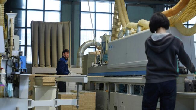 Завод по выпуску мебели в Москве