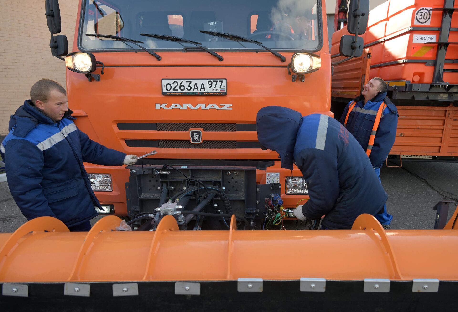 Подготовка снегоуборочной техники к зимнему сезону - РИА Новости, 1920, 01.11.2025