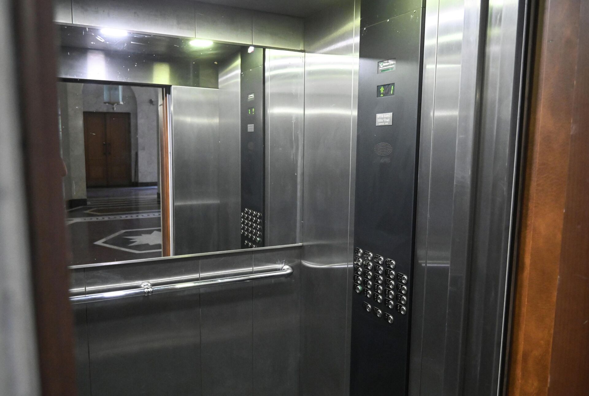 Лифт в доме на Котельнической набережной в Москве. Лифт в доме на Котельнической набережной в Москве. - РИА Новости, 1920, 01.11.2025