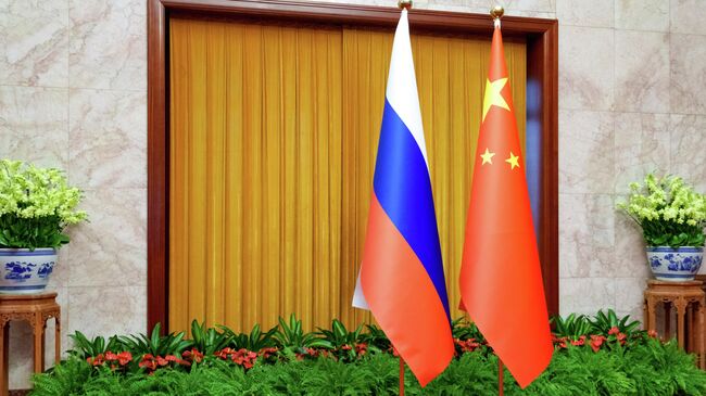 Флаги России и Китая