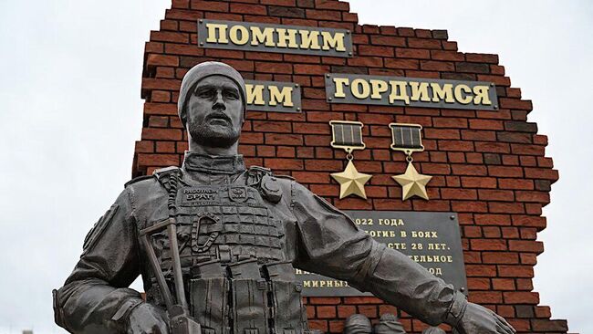 Памятник Герою России и ДНР Владимиру Жоге в Волновахе