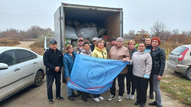 Саратовские казаки отправили в зону СВО мотоциклы, дроны и лес для блиндажей
