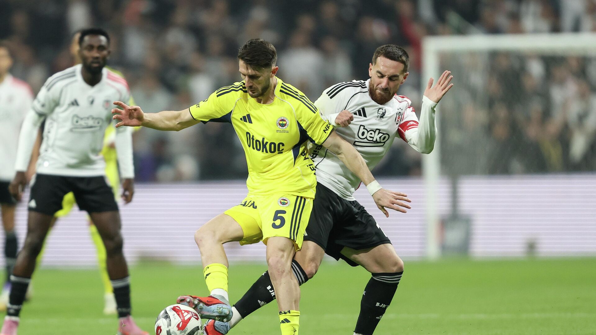 Эпизод матча Фенербахче против Бешикташа - РИА Новости, 1920, 02.11.2025