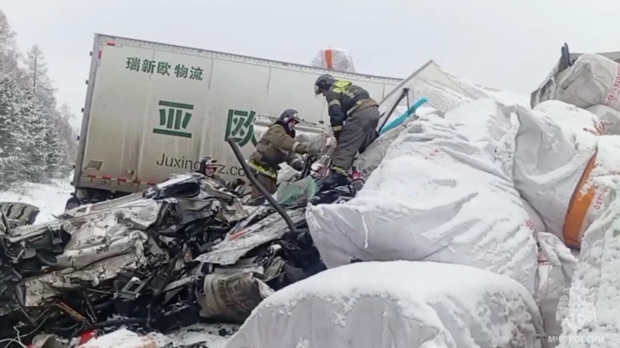 Последствия ДТП с участием грузовиков в Куйтунском районе Иркутской области - РИА Новости, 1920, 03.11.2025