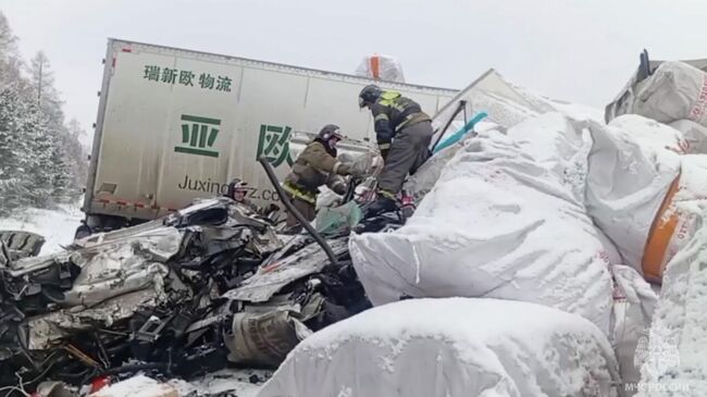 Последствия ДТП с участием грузовиков в Куйтунском районе Иркутской области