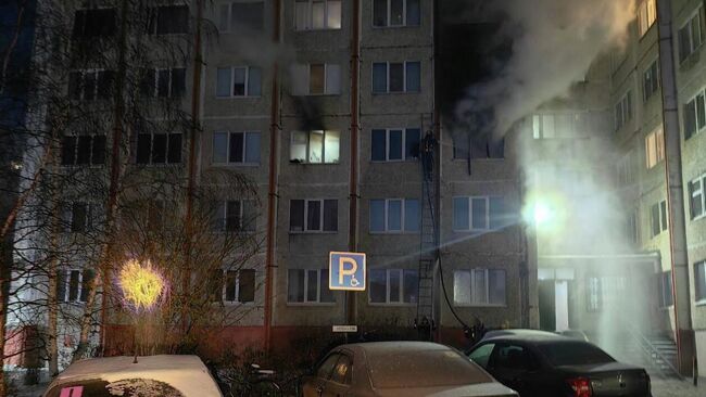 Пожар в 9-этажном жилом доме по улице Лермонтова в Сургуте