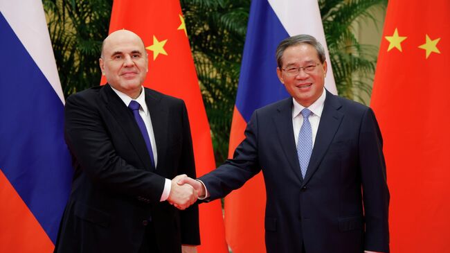 Премьер-министр России Михаил Мишустин и премьер Госсовета КНР Ли Цян во время встречи в Ханчжоу