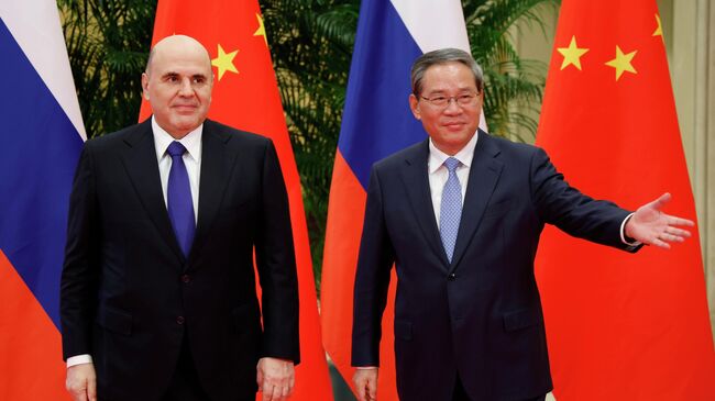 Председатель правительства РФ Михаил Мишустин и премьер Государственного совета Китая Ли Цян во время встречи в Ханчжоу