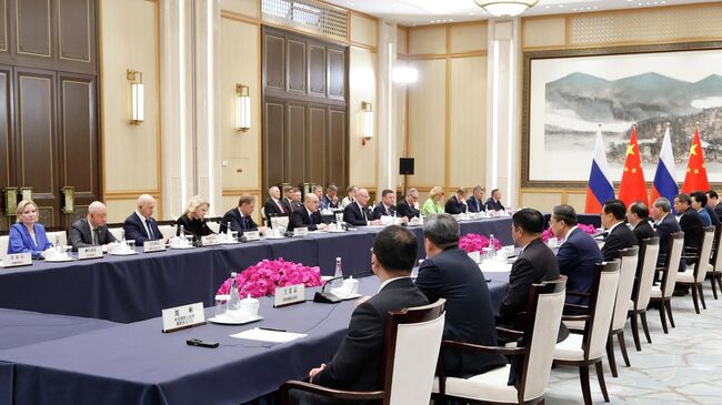 Председатель правительства РФ Михаил Мишустин и премьер Государственного совета Китая Ли Цян на 30-й регулярной встрече глав правительств РФ и КНР в Ханчжоу