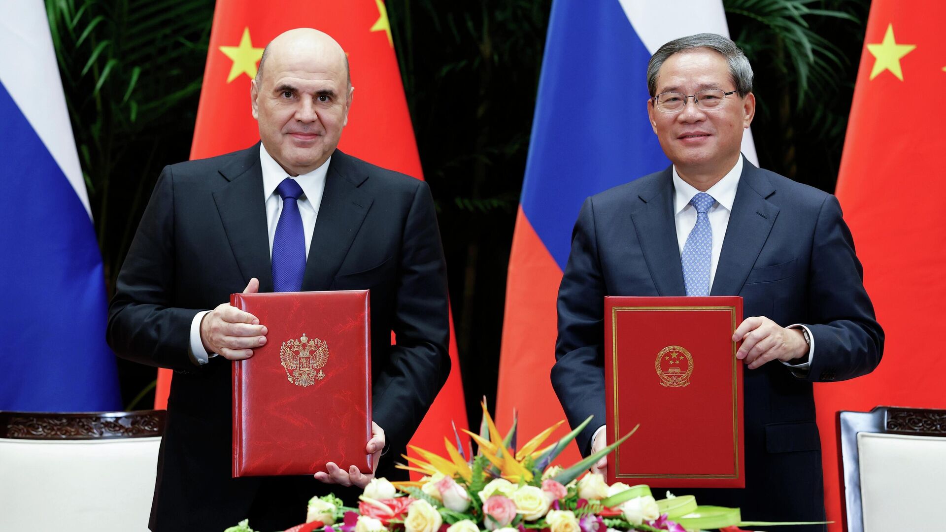 Мишустин и Ли Цян подписали коммюнике по итогам встречи в Ханчжоу