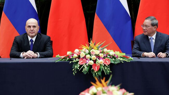 Председатель правительства РФ Михаил Мишустин и премьер Государственного совета Китая Ли Цян