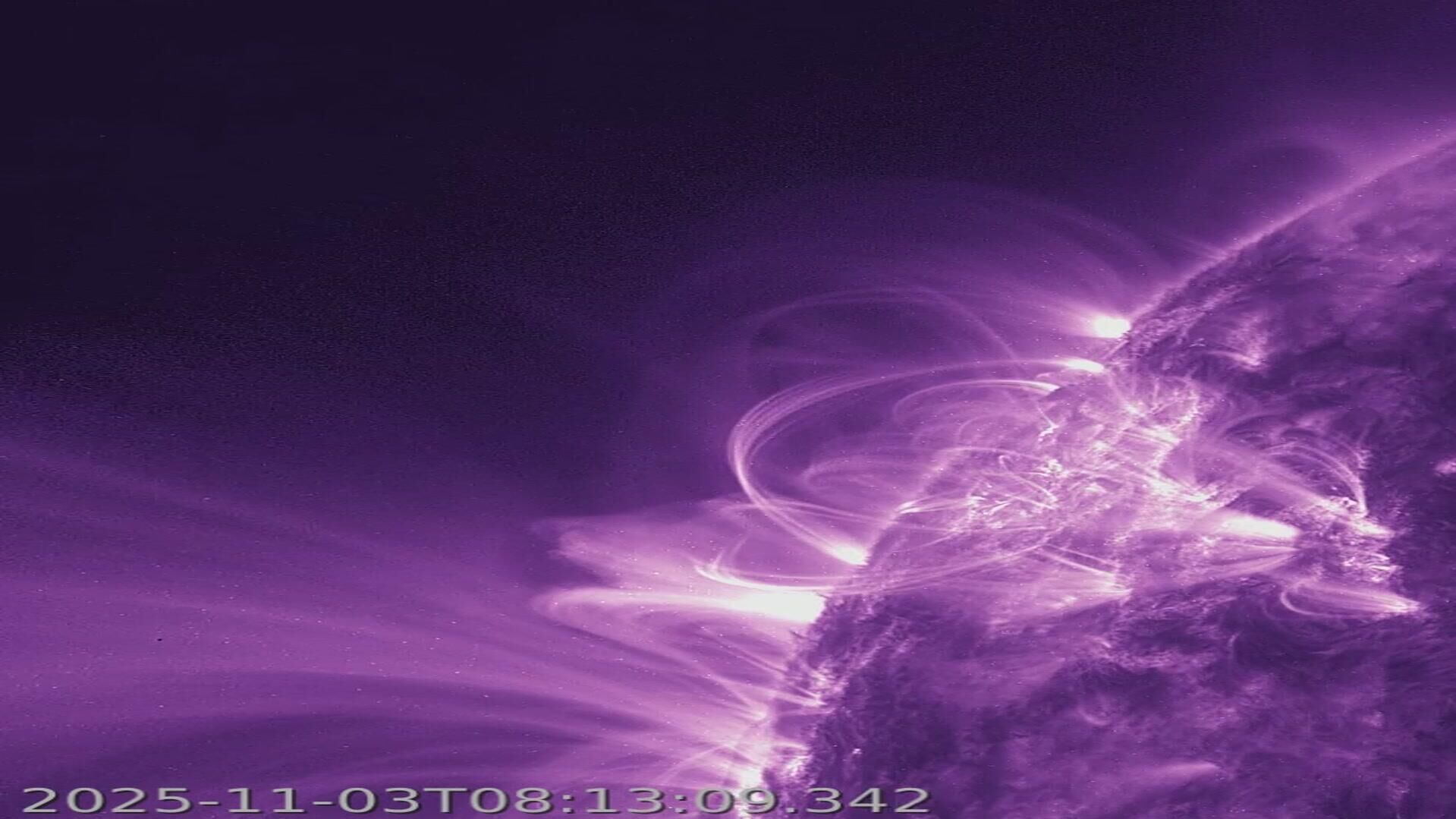 Сильнейшая за месяц вспышка на Солнце  - РИА Новости, 1920, 03.11.2025