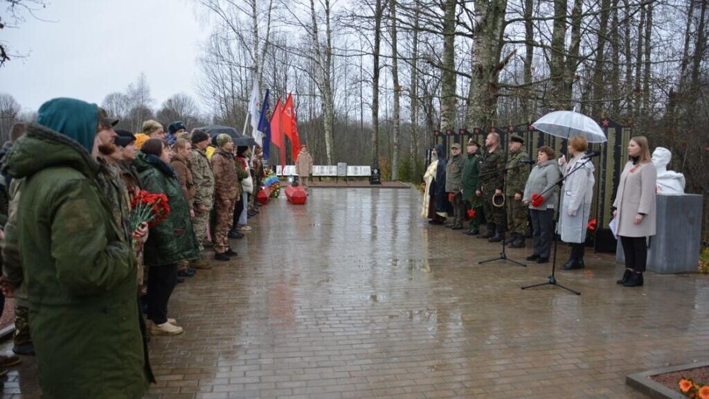 В Новгородской области с почестями захоронили останки 55 красноармейцев