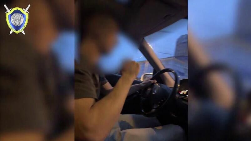 26-летний водитель Mercedes, устроивший аварию в Белоруссии, в которой погибла семья из России  - РИА Новости, 1920, 04.11.2025