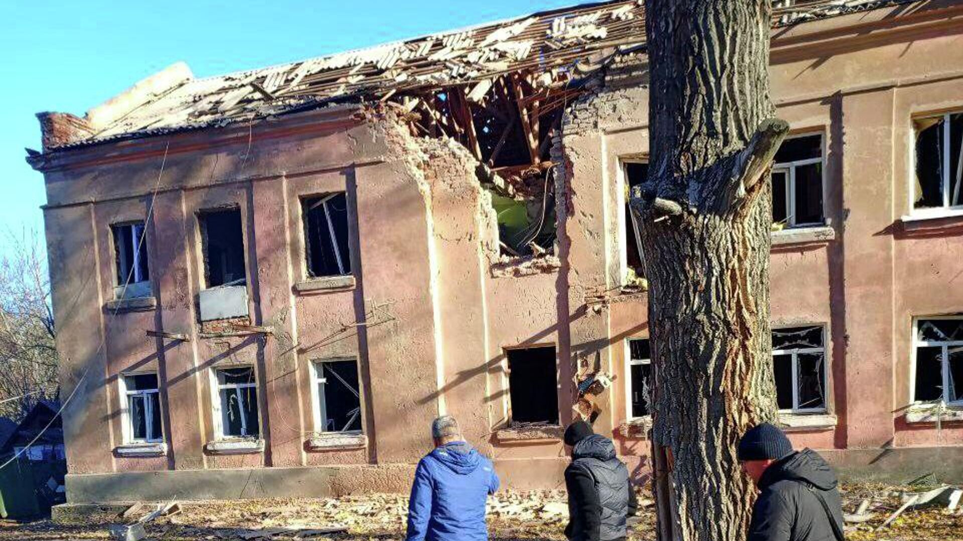 Дрон ВСУ атаковал жилой дом в ЛНР, есть пострадавший Дрон ВСУ атаковал жилой дом в ЛНР, есть пострадавший