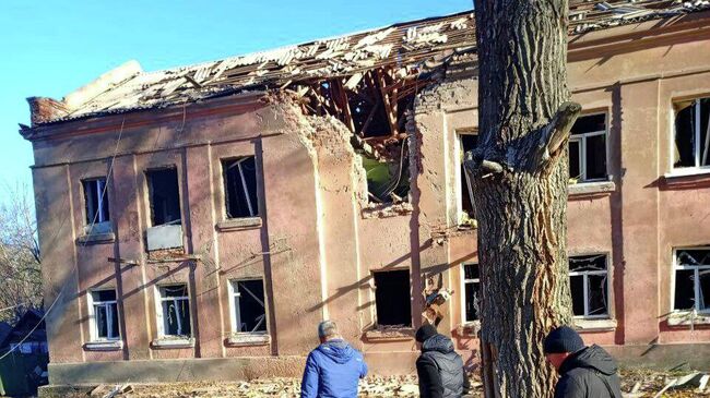 Последствия удара ВСУ по многоквартирному жилому дому в Свердловске в ЛНР