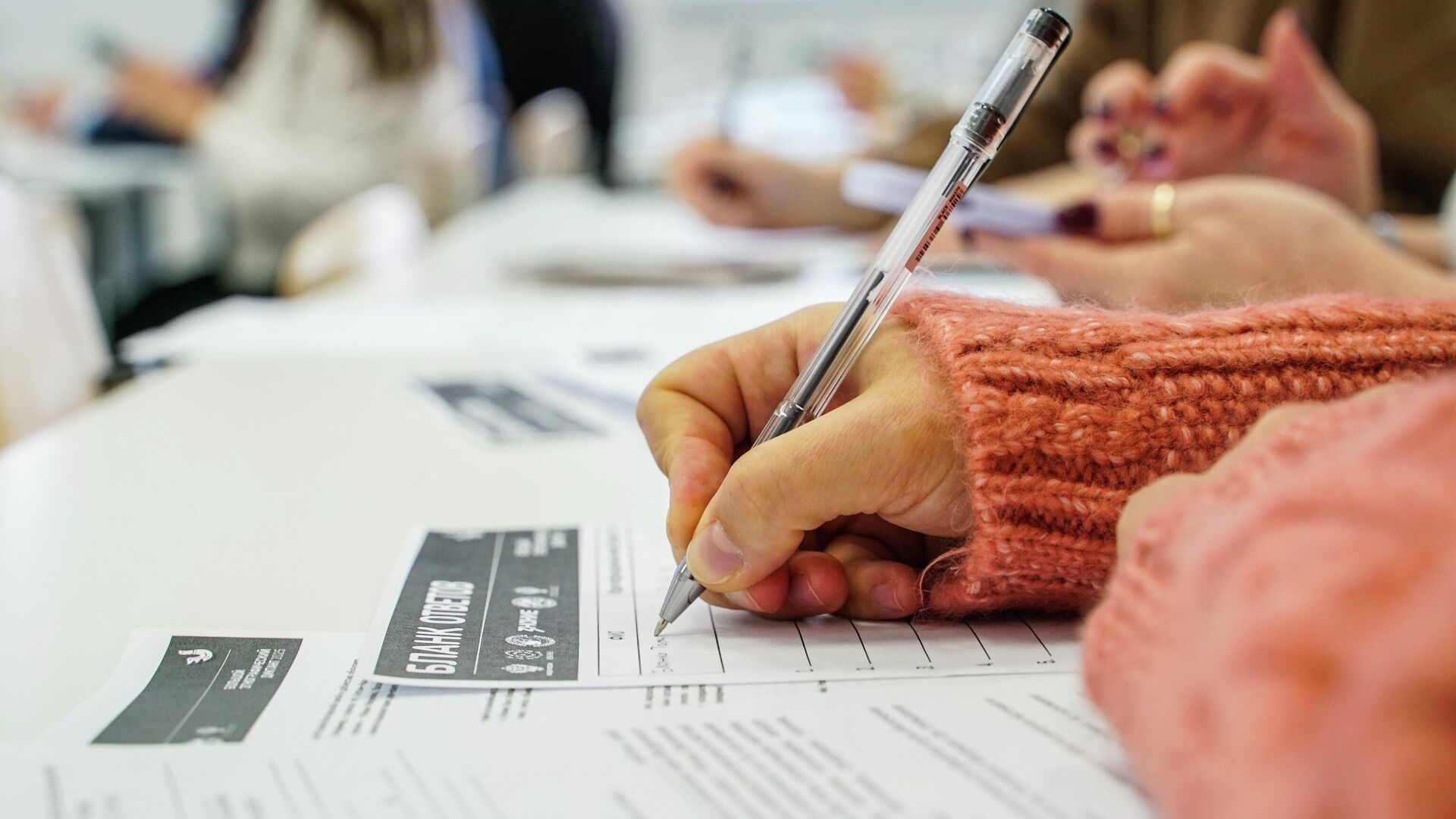 Более 300 жителей Химок написали Большой этнографический диктант - РИА Новости, 1920, 04.11.2025