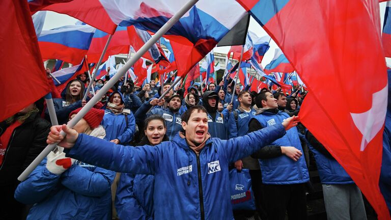 Участники праздничных мероприятий в День народного единства в Москве