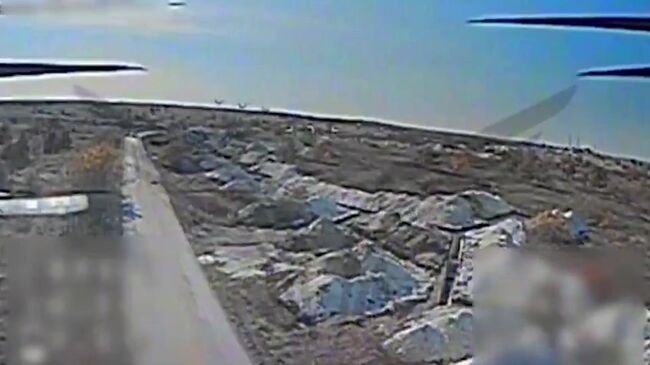 Российский дрон и гражданский автомобиль в зоне СВО 