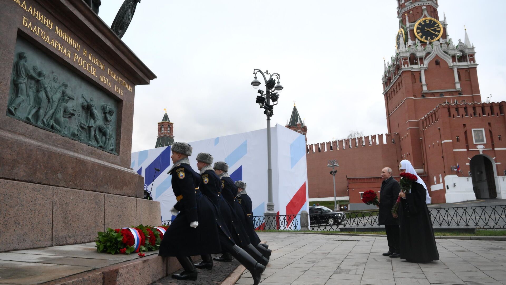 Путин пообщался с юными волонтерами и детьми героев СВО