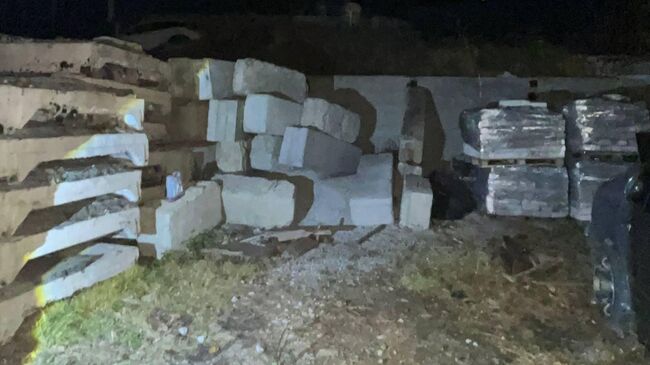 Бетонный блок опрокинулся на малолетнего ребёнка во Владивостоке