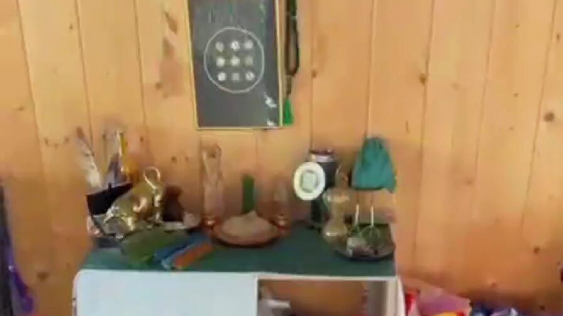 Место жительства 32-летней женщины, демонстрировавшей сатанинскую* символику (международное движение сатанизма признано в РФ экстремистским и запрещено, оно также включено в перечень террористов и экстремистов) - РИА Новости, 1920, 05.11.2025