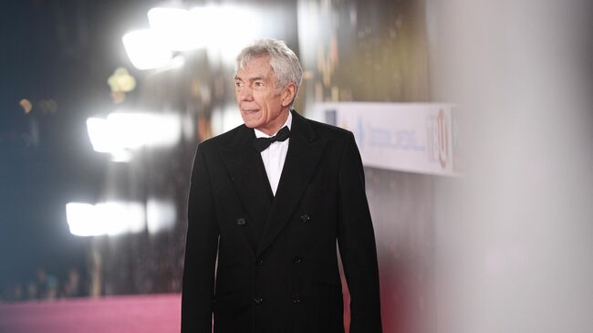 Телеведущий Юрий Николаев Телеведущий Юрий Николаев