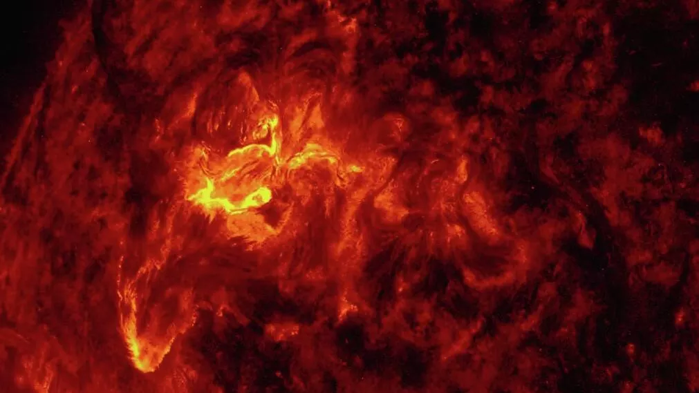 Вспышка на Солнце - РИА Новости, 1920, 06.11.2025