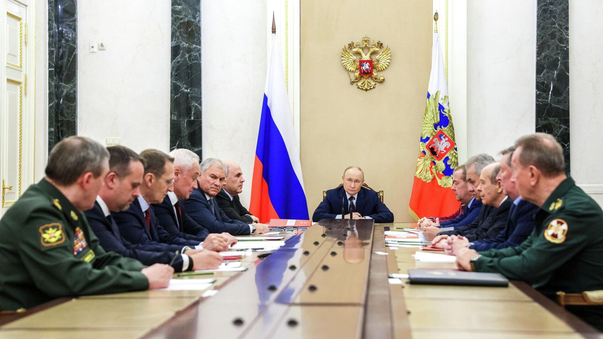 Путин поручил проработать подготовку ядерных тестов в ответ на учения США